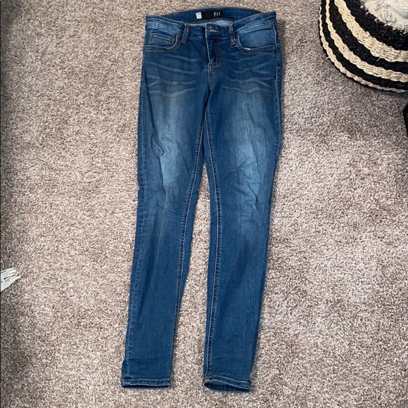 KUT from the Kloth Mia jeans - Picture 2 of 5